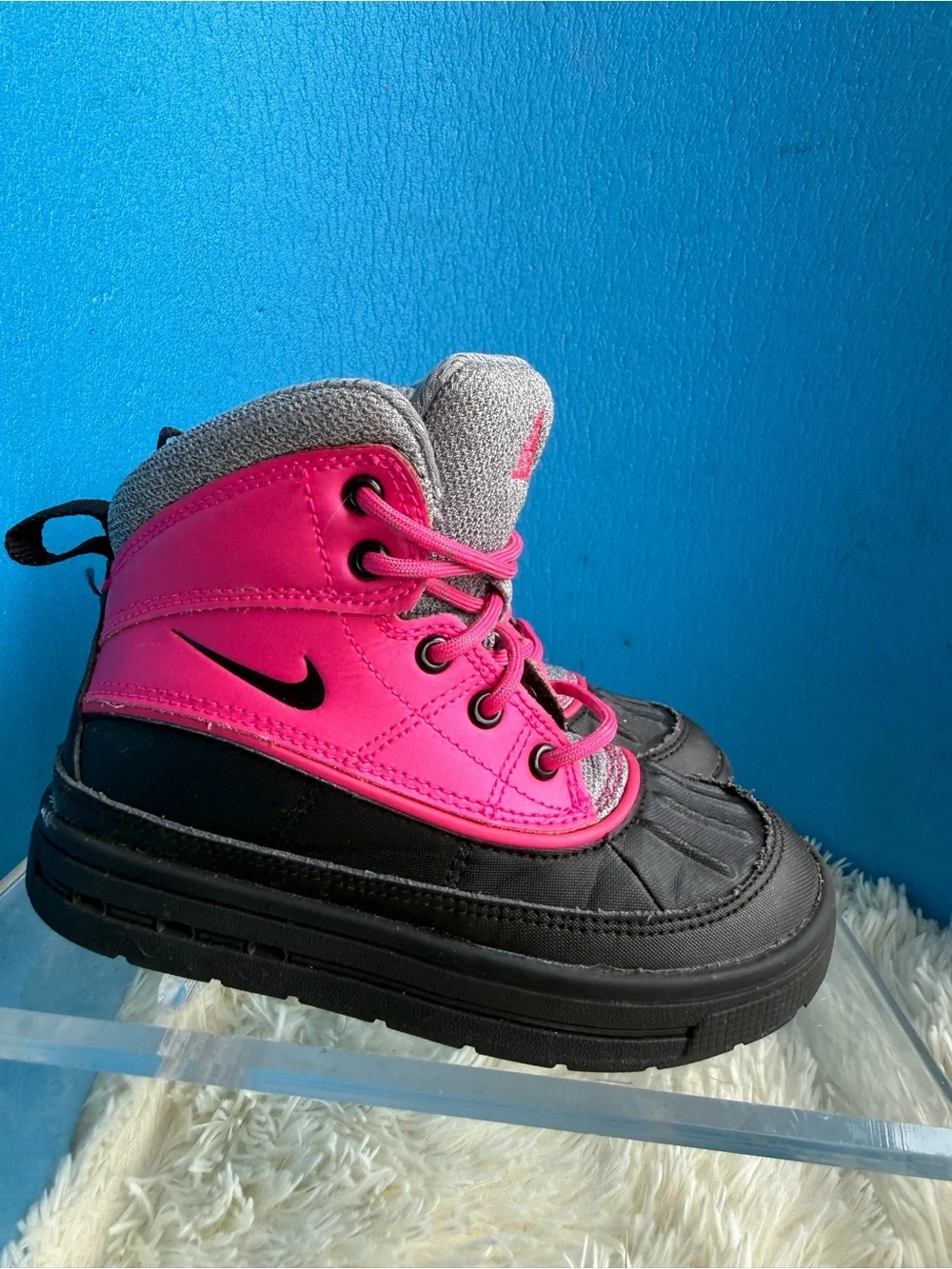 Girls size 3 Nike hot pink and black Snow boots